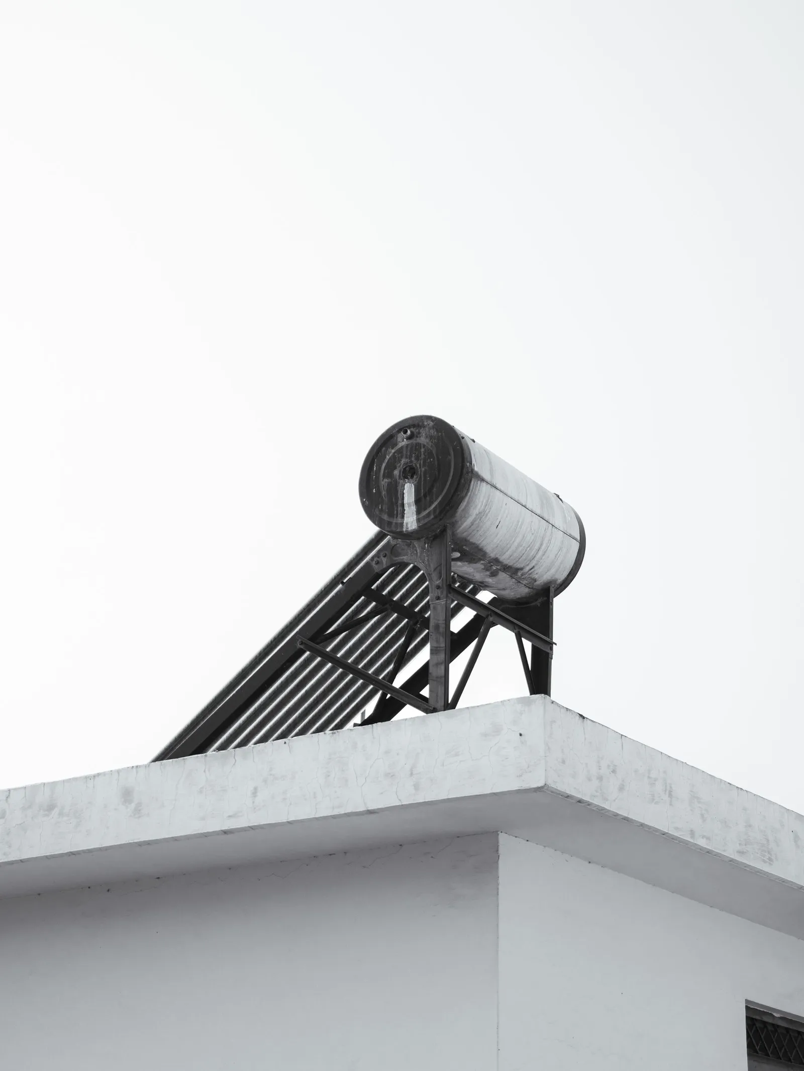 Solar water heater on a flat rooftop